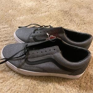 BNWT Vans 9.5 Women- 8 Men, Charcoal/Smoke Grey